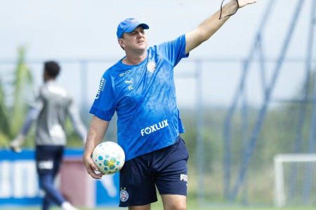 Bahia encerra preparação para enfrentar a Chapecoense com possíveis retornos ao time