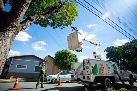 Bairros de Salvador terão fornecimento de energia interrompido nesta quarta
