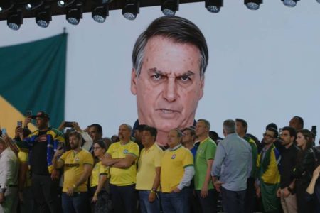 PT aciona TSE contra Flávio e PL por vídeo com IA de Bolsonaro