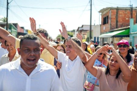 Adversários políticos se unem e declaram apoio a ACM Neto em Canavieiras: “Demonstração de compromisso”