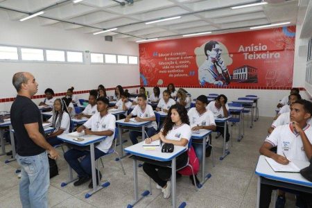 Nova lei inclui prevenção da gravidez precoce no currículo das escolas estaduais da Bahia