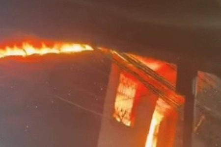 Incêndio atinge prédio residencial em São Caetano, em Salvador