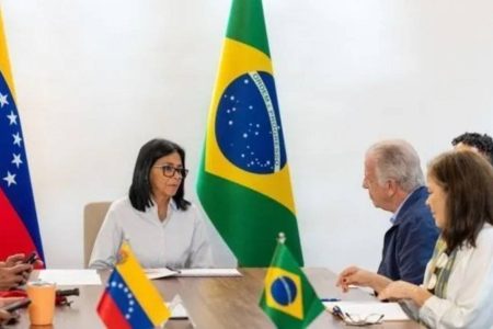 Brasil se coloca à disposição para ajudar na reconstrução da Venezuela após terremotos, diz José Múcio