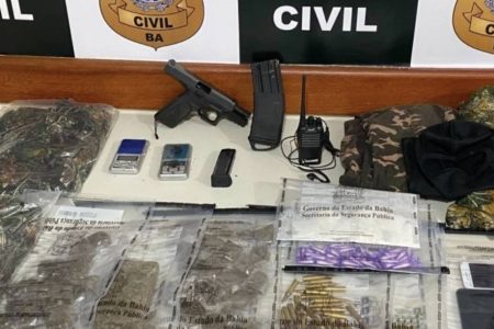 Mulher é presa por tráfico durante operação que termina com suspeito morto em Eunápolis