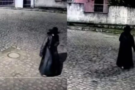 Homem fantasiado de ‘Olhos Famintos’ assusta moradores e vai parar na delegacia em Pernambuco