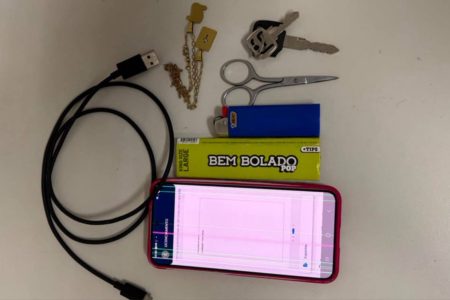 Dupla suspeita de roubar celulares de estudantes é presa em flagrante no Costa Azul