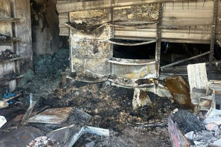 Incêndio de grandes proporções destrói imóvel comercial no Engenho Velho da Federação