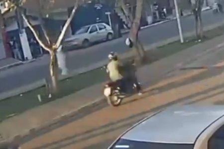Homem sofre fratura exposta após ser atropelado por motocicleta em Santo Antônio de Jesus