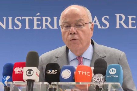 Tarifaço dos EUA ameaça empregos no Brasil e governo anuncia apoio a setores afetados