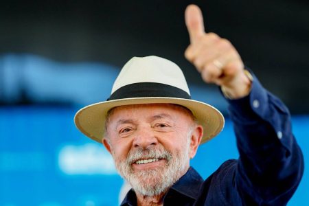 Lula critica regras da Justiça Eleitoral e chama restrição para inaugurações de “papagaiada desgraçada”