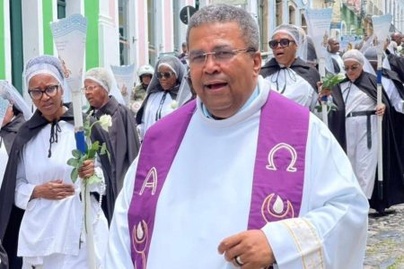 Padre Lázaro Muniz anuncia saída da Igreja do Rosário dos Pretos em Salvador