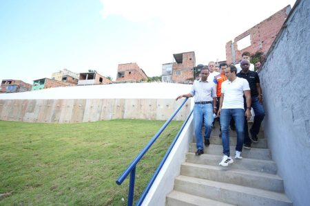 Salvador entrega contenção de encosta do conjunto Mar Azul com investimento de R$ 10 milhões