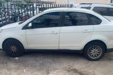 Batalhão Apolo prende quatro homens e recupera três veículos com restrição de roubo em Salvador