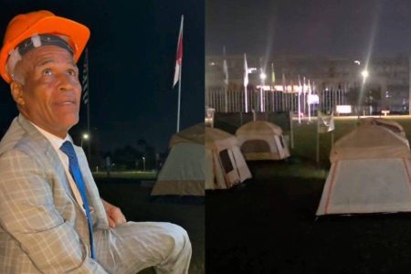 Pastor Sargento Isidório monta acampamento em frente ao Congresso para cobrar votação da escala 5×2