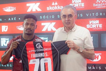 Vitória apresenta Fabiano Souza, reforço vindo da Europa para a lateral direita