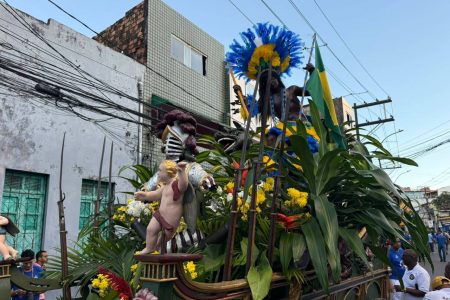 Com público reunido desde cedo, Salvador dá início às celebrações do 2 de Julho