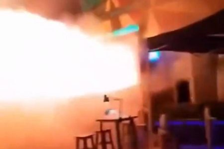 Incêndio em bar deixa 27 mortos e mais de 60 feridos na Tailândia