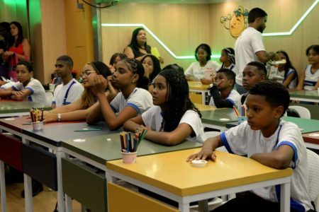 Estudantes da rede municipal de Salvador participam de oficinas sobre educação financeira