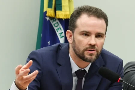 Ministro da Fazenda aponta juros altos como causa do aumento da dívida pública