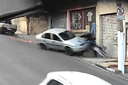 Vítima de roubo atropela e mata dois suspeitos em São Paulo