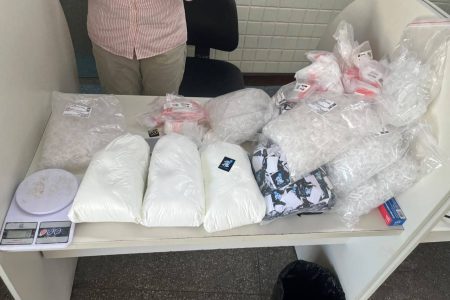 Homem é preso com 50 kg de pasta base de cocaína em Pernambués