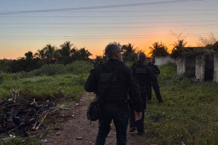 Operação caça dois criminosos do Baralho do Crime em Salvador e mobiliza mais de 100 policiais