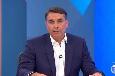 Flávio Bolsonaro diz que Pix é “inegociável” e nega possibilidade de negociação com os EUA