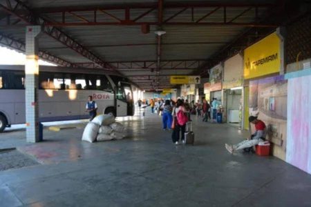Mulher é presa com 26 kg de cocaína em mala na rodoviária de Vitória da Conquista