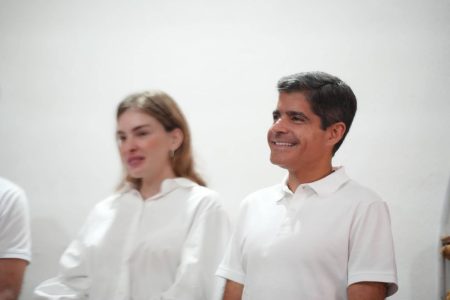 Às vésperas da campanha eleitoral, ACM Neto participa de missa no Bonfim
