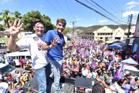 ACM Neto reúne milhares de pessoas durante agenda em Cachoeira: “A Bahia já decidiu que vai votar para mudar”