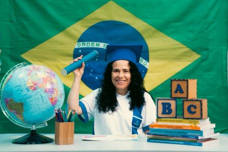 Alunos da EJA ganham registro fotográfico para celebrar a volta aos estudos em Salvador