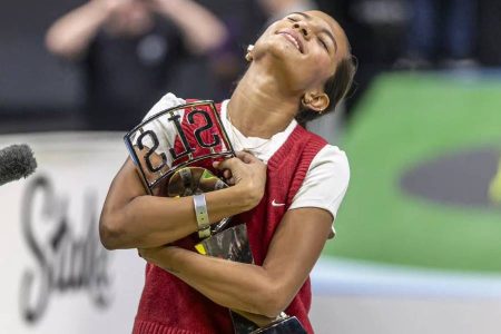 Rayssa Leal dá a volta por cima após susto no treino e conquista título no Maracanãzinho