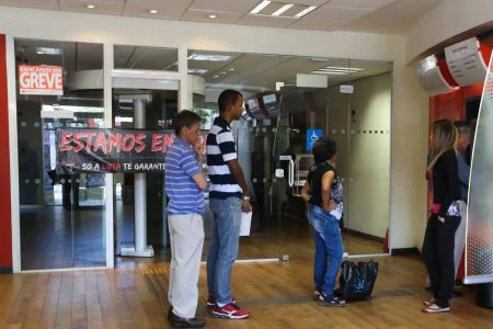 Bancários de todo o país fazem paralisação de 24 horas nesta quinta-feira (20)