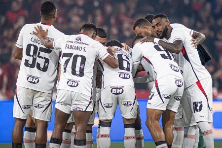 Vitória inicia disputa das quartas da Copa do Brasil contra Vasco; veja onde assistir e provável escalação