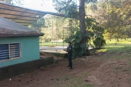 Adolescente de 13 anos morre após sofrer descarga elétrica no telhado de escola na Argentina
