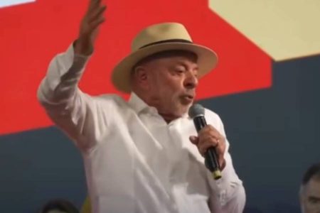 Lula diz que coletor de lixo não é uma profissão que dá orgulho: “É uma coisa pobre”