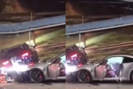 Batida deixa Porsche com dianteira destruída na Avenida Paralela, em Salvador