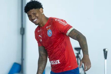 Marcos Victor ganha espaço no Bahia e recebe elogios de Rogério Ceni
