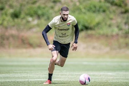 Vitória sofre transfer ban após atraso do Grêmio em pagamento por Wagner Leonardo