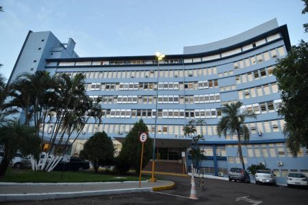 Adolescente de 13 anos vai para UTI com hemorragia cerebral após agressão em escola