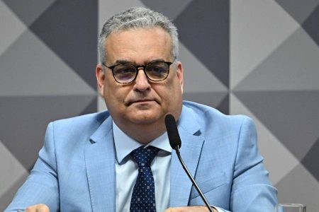Vice de Flávio Bolsonaro solicita exame de DNA para acelerar investigação sobre acusação de estupro