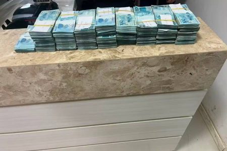 Mais de R$ 1,3 milhão em dinheiro é apreendido dentro de carro no sudoeste da Bahia