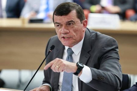 Moraes autoriza ex-ministro de Bolsonaro a fazer curso EAD de liderança durante prisão