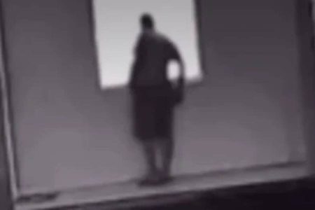 Homem é investigado após ser flagrado se masturbando na frente da janela de vizinha na Bahia