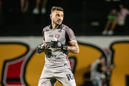 Vitória anuncia rescisão contratual do goleiro Gabriel Vasconcelos