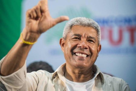 Jerônimo defende universalização do ensino em tempo integral na Bahia