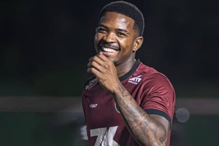 Vitória consegue efeito suspensivo, e Cacá é liberado para enfrentar o Atlético-MG