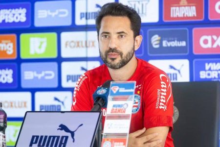 Bahia prevê retorno de Éverton Ribeiro contra o Internacional após problema nas costas