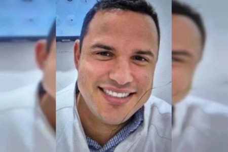 Médico de 35 anos morre após carro bater de frente com caminhão na BR-101, na Bahia