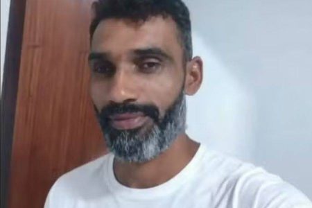 Homem morre após ser esfaqueado pela companheira na frente de criança em Cariacica